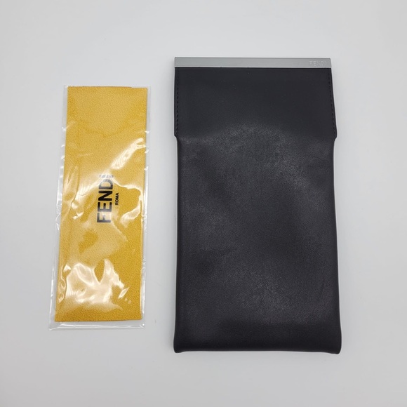 ❌SOLD❌ Fendi Sunglasses Leather Bag - Picture 2 of 5